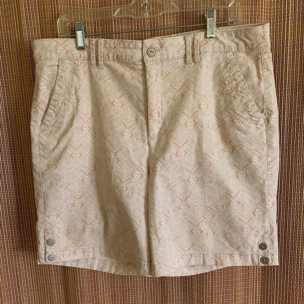 Gloria Vanderbilt Off White Patterned Shorts